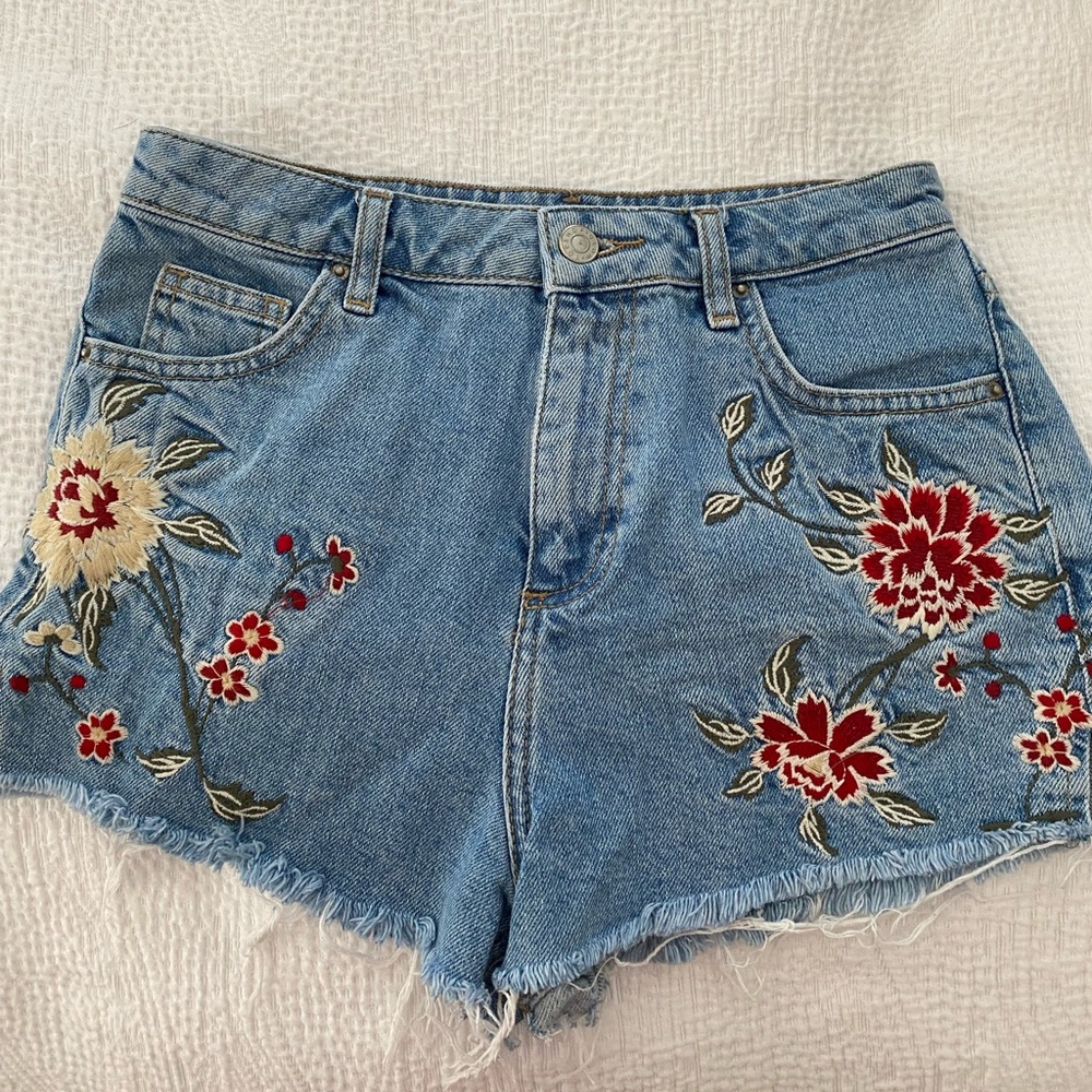 Top Shop flower embroidered Mom jean shorts